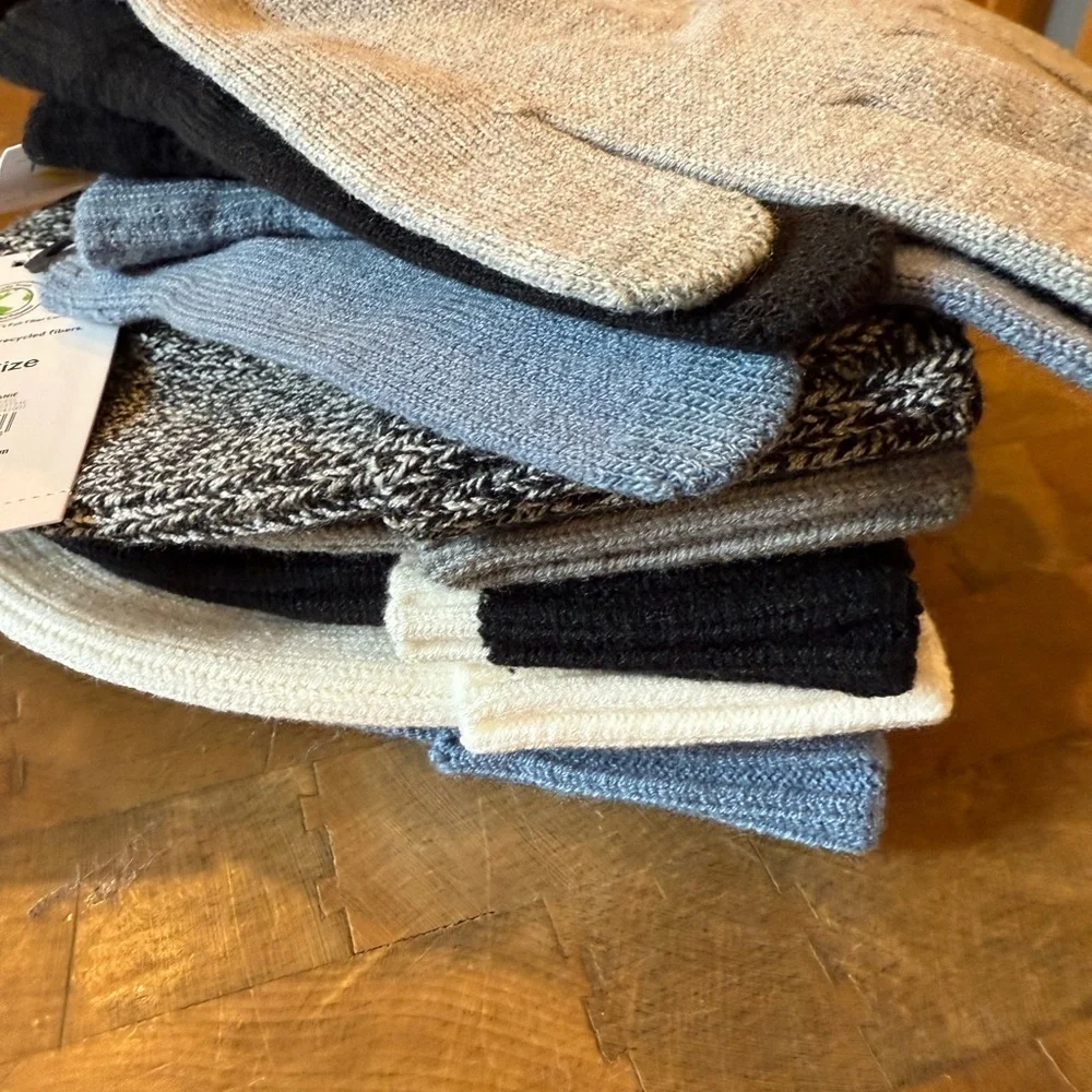 8 piece Cozy Women’s Beanie and Glove Set - Black, Blue, Gray BRAND NEW